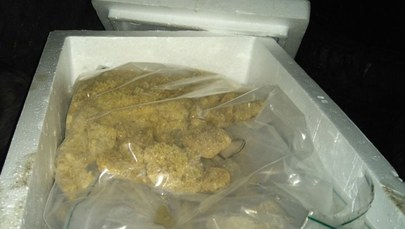 Policjanci przejęli 44 kilogramy MDMA. Przestępcy ukryli substancję w oponach