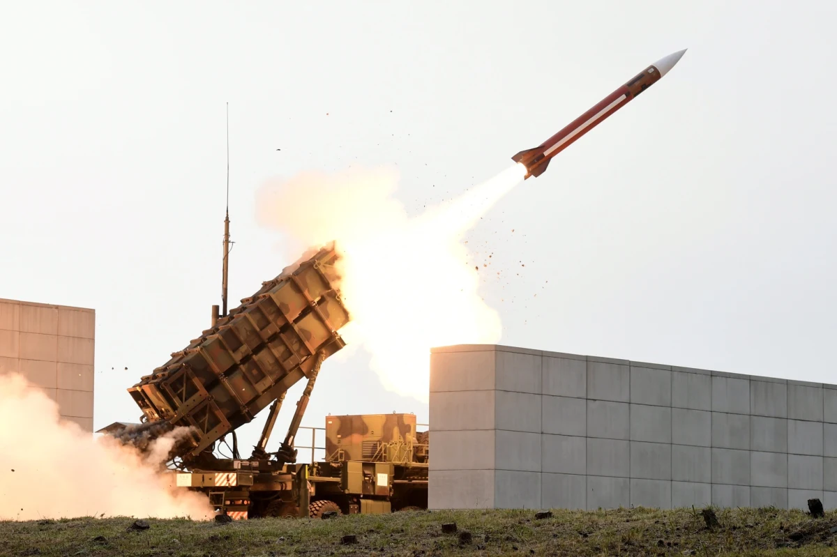 "Offset jest bardzo ważny. Mógłby być ulokowany w ośrodkach akademickich, czy w nowych przedsiębiorstwach korzystających z takich technologii. To naprawdę byłby duży skok technologiczny, ale znowu wracamy do ceny. Offset kosztuje" – mówi w rozmowie z RMF FM gen. Jarosław Stróżyk, były attache MON w USA w rozmowie RMF FM o korzyściach dla Polski płynących z zakupu systemu Patriot. "Ta wysoka cena wynika też z tego, że chcemy  w dużej części najnowsze programy czy technologie offsetowe, które naprawdę znacząco podbijają cenę" – dodaje ekspert Fundacji STRATPOINTS. 