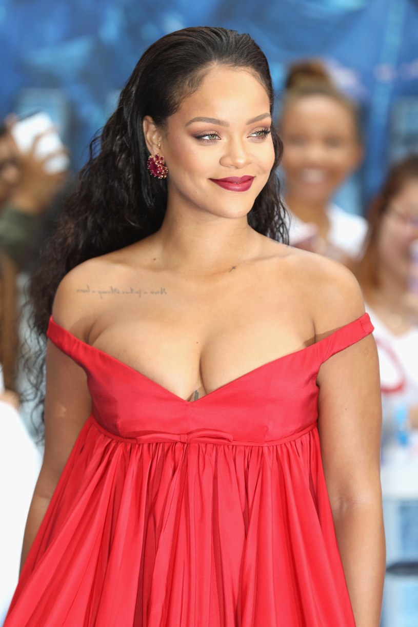 ​Rihanna, która w przyszłym roku będzie współprowadzącą Met Gali, została zaproszona do współpracy przy grudniowym wydaniu paryskiego "Vogue'a".