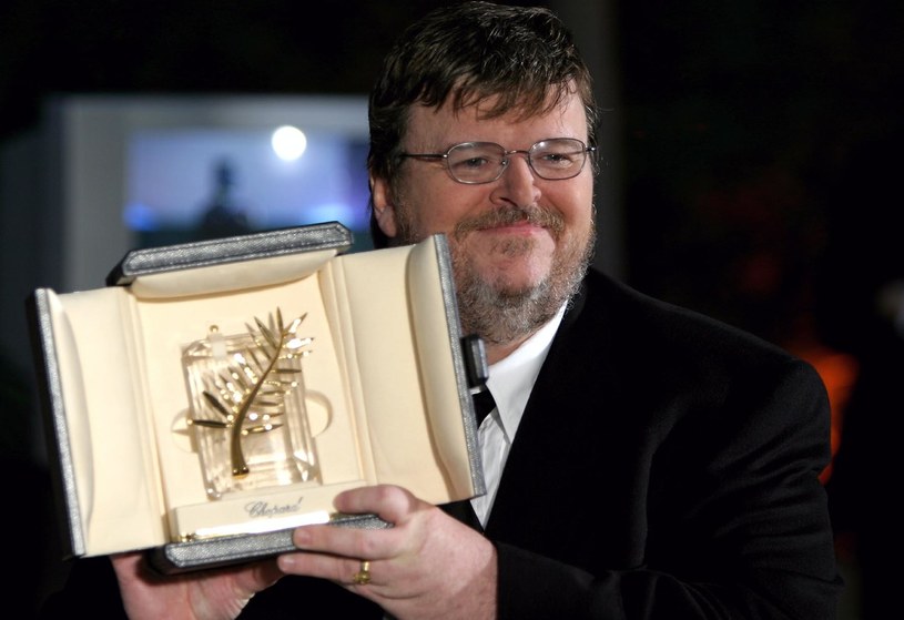 Reżyser Michael Moore otrzymał specjalną nagrodę na corocznej, ósmej już edycji Festiwalu United Solo w Teatrze Row na Manhattanie. Założycielem, a także dyrektorem artystycznym imprezy jest polski aktor, reżyser, pisarz i nauczyciel akademicki Omar Sangare.