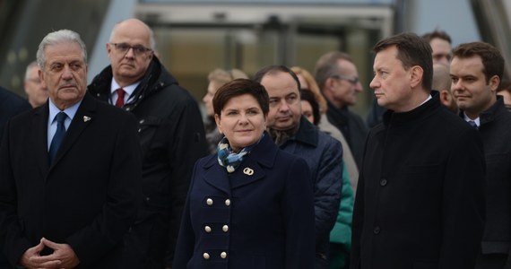 "Polska jest państwem, któremu zależy na tym, by UE się rozwijała; aby się rozwijała, musi być otwartym domem dla całej rodziny europejskiej" - mówiła premier Beata Szydło podczas uroczystości z okazji wejścia w życie umowy ws. siedziby agencji Frontex w Warszawie.