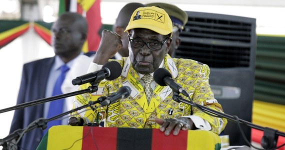"Robert Mugabe ustąpił z urzędu prezydenta" - poinformował przewodniczący parlamentu Zimbabwe. 93-letni Mugabe był u władzy od 37 lat. Oskarżany jest przez Zachód o zrujnowanie gospodarki Zimbabwe oraz łamanie praw człowieka.