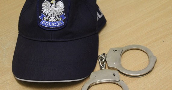 Policjant z Brodnicy w Kujawsko-Pomorskiem podejrzany o zgwałcenie zatrzymanej kobiety został aresztowany na trzy miesiące. Funkcjonariusz "ze względu na interes służby" został wcześniej wydalony z policji.