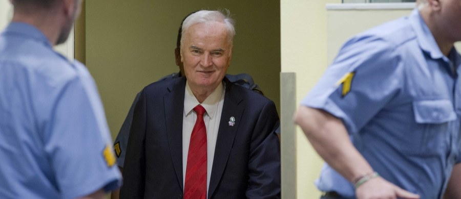 ONZ-owski trybunał ds. dawnej Jugosławii w Hadze uznał byłego dowódcę Serbów bośniackich Ratko Mladicia za winnego ludobójstwa, zbrodni wojennych i zbrodni przeciw ludzkości podczas wojny w Bośni z lat 90. Mladić, zwany "rzeźnikiem Bałkanów" został skazany na karę dożywotniego więzienia. Trybunał uznał go za winnego 10 spośród 11 zarzutów. Wyrok został ogłoszony ponad 20 lat po wojnie w Bośni i Hercegowinie (1992-95), w której zginęło ponad 100 tys. ludzi, a 2,2 mln musiało opuścić swoje domy.

