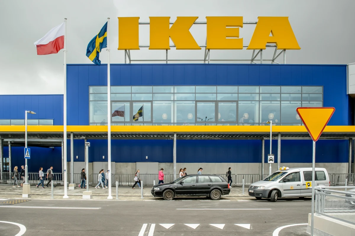 Firma Ikea wycofuje ze sprzedaży w USA i Kanadzie komody MALM. Z powodu przygniecenia tym meblem zmarło 8 dzieci. 