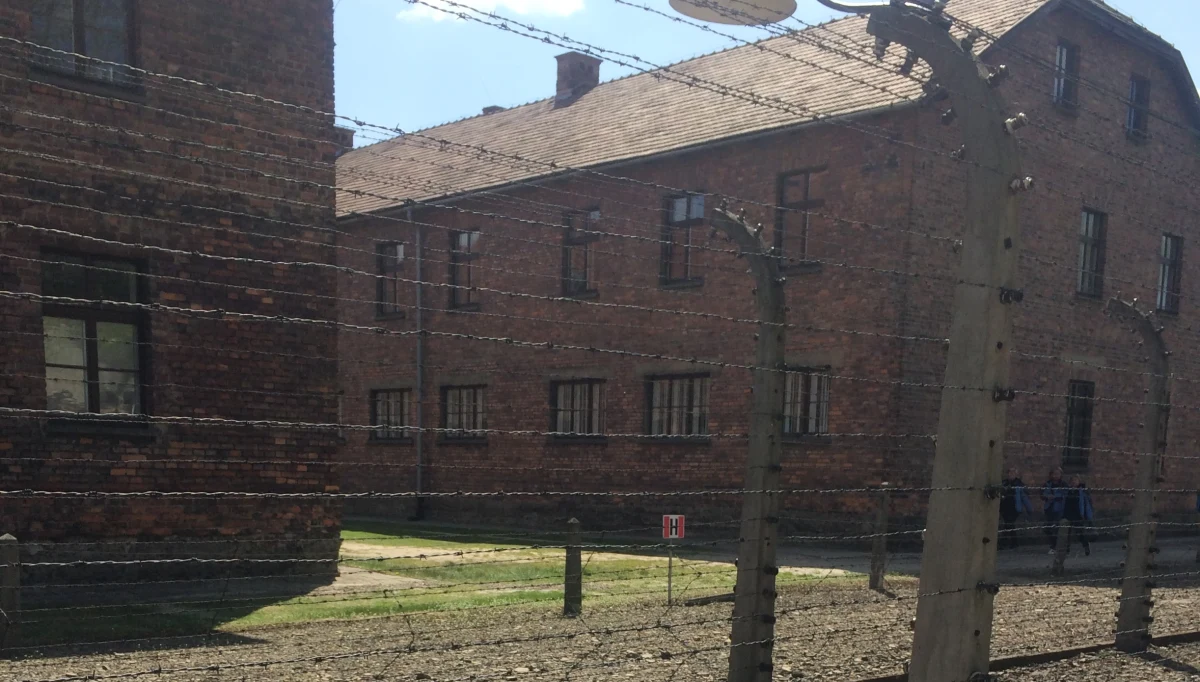 Wysokonakładowy nowojorski tabloid „New York Post” użył sformułowania "polski obóz koncentracyjny". Zdanie padło w artykule o strażniku w obozie pracy SS w Trawnikach - Jakivie Paliju. 