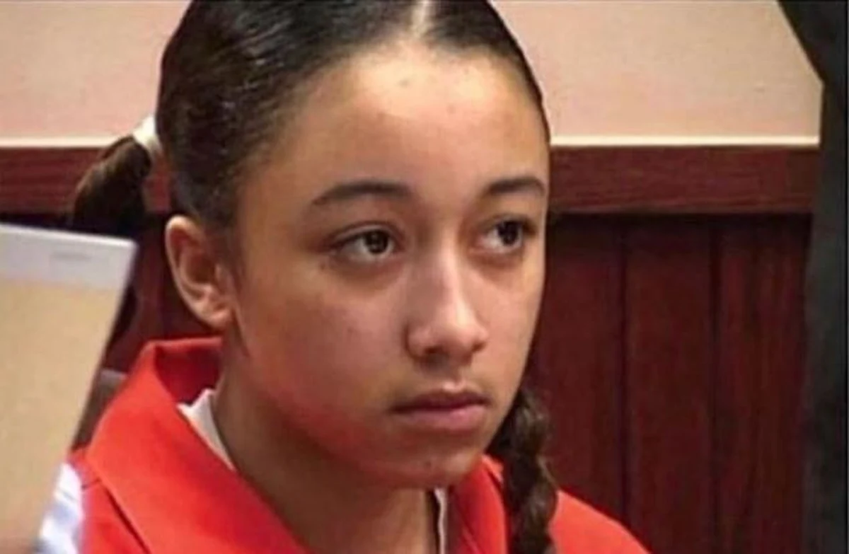 Cyntoia Brown miała 16 lat, kiedy została skazana na dożywotnie więzienie za zabicie swojego klienta. Dziś ma 29 lat i prawie połowę swojego życia spędziła za kratami. 13 lat po procesie w jej obronie stają znane osobistości i domagają się wznowienia przewodu. „Już zadzwoniłam do moich prawników” – napisała na Twitterze Kim Kardashian.