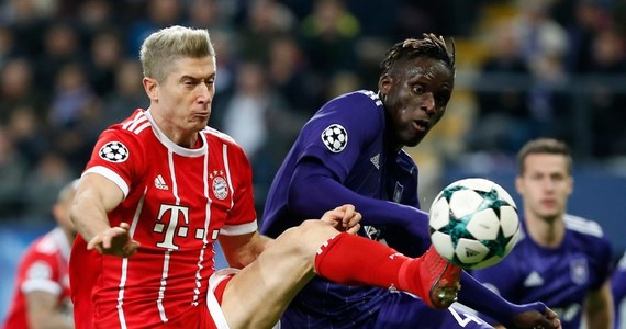 Robert Lewandowski świętuje 50. bramkę zdobytą w tym roku. Napastnik strzelił ją we wczorajszym meczu z Anderlechtem w Lidze Mistrzów. To spore osiągniecie i nowy rekord "Lewego", który najwięcej bramek w roku kalendarzowym zdobył dwa lata temu. Do siatki trafił wtedy 49 razy. W tym roku nie powiedział jeszcze ostatniego słowa.