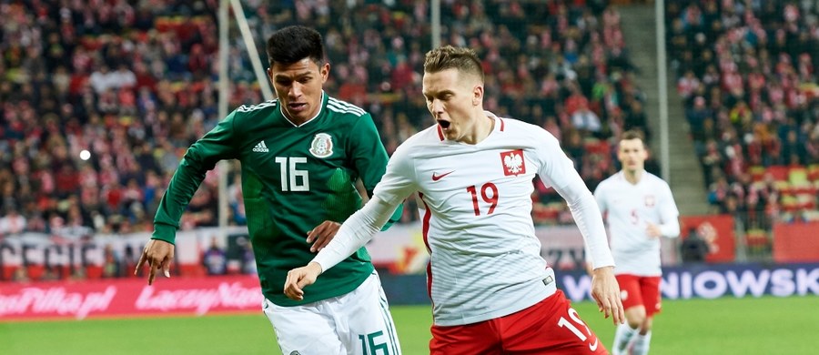 Reprezentacja Polski spadła z szóstego na siódme miejsce w rankingu Międzynarodowej Federacji Piłki Nożnej (FIFA). Biało-czerwonych wyprzedziła Hiszpania. W czołówce bez zmian - liderami są Niemcy przed Brazylią i Portugalią.