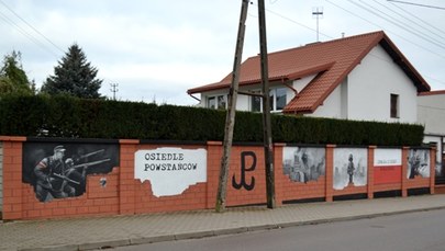 Patriotyczny mural z niemieckimi zbrodniarzami. Gmina Łomianki przeprasza