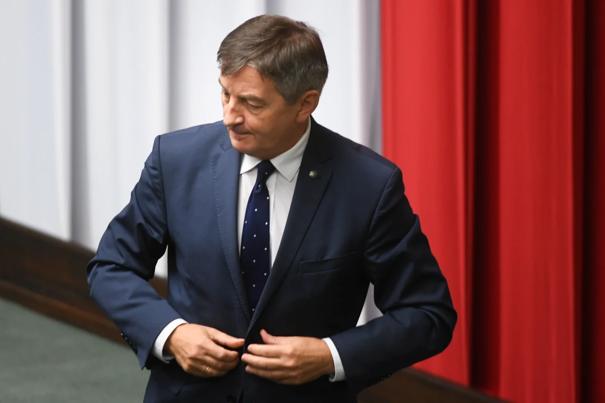 Prawo i Sprawiedliwość zgłosi poprawkę do projektu zmieniającego kodeks wyborczy, która zagwarantuje apolityczność komisarzy wyborczych - dowiedział się reporter RMF FM Patryk Michalski. W Sejmie zaplanowano spotkanie przewodniczącego PKW z marszałkiem Sejmu. Wojciech Hermeliński i Marek Kuchciński mają rozmawiać właśnie o wobec projektu ustawy.