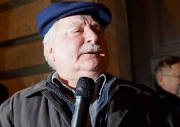Wałęsa: Niszczą wszystko. Widzę, że trzeba zejść z urlopu i zabrać się do roboty