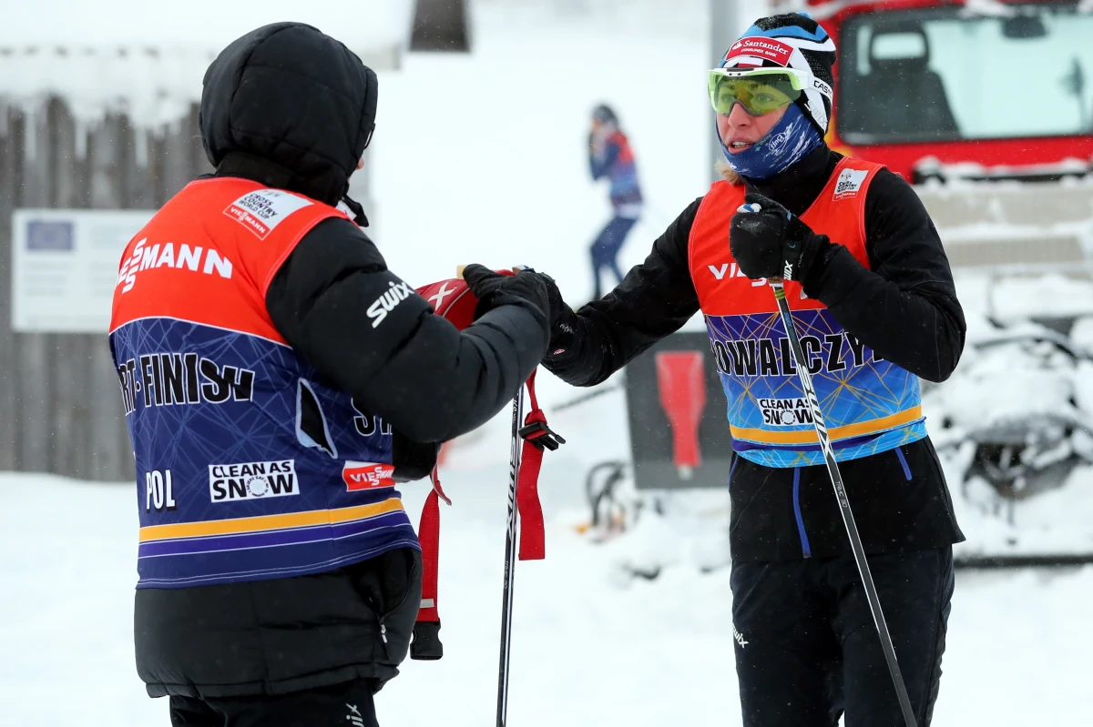 Justyna Kowalczyk wystąpi dziś w zawodach inaugurujących Puchar Świata w biegach narciarskich. Polka weźmie udział w sprincie techniką klasyczną w fińskim Kuusamo. Kwalifikacje ruszają już o 10. Ćwierćfinały - 2,5 godziny później. Kowalczyk będzie w tym sezonie startować tylko w wybranych imprezach Pucharu Świata. Szczyt formy chce przygotować na Igrzyska Olimpijskie.