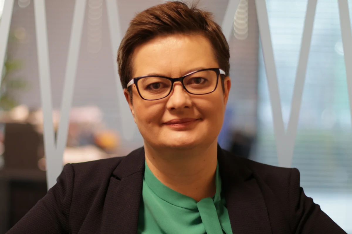 „Trwałe są tylko te sojusze, które dają korzyści obu stronom. Nie widzę w porozumieniu z PO takiego potencjału, ta relacja na razie jest niesymetryczna, nie znam szczegółów porozumienia z Platformą (...). Na razie widzę jedną rzecz – że oddaliśmy (Platformie) najważniejsze miasto w Polsce - powiedziała Katarzyna Lubnauer w Porannej rozmowie w RMF FM, odnosząc się do wczorajszej konferencji, na której ogłoszono, że wspólnym kandydatem PO i Nowoczesnej na prezydenta Warszawy będzie Rafał Trzaskowski. „Myślę, że błędem jest to, że nie wykorzystaliśmy takiego atutu, jakim jest możliwość przedstawienia (jako kandydatki na prezydenta Warszawy) Kamili Gasiuk-Pihowicz” - dodała wiceprzewodnicząca Nowoczesnej. „Rozumiem, że na razie mamy list intencyjny do listu intencyjnego. Żaden ciała statutowe nie zatwierdziły koalicji z PO” – dodała. „Polacy chcą być odpowiedzialni za swoje państwo i nie znoszą, jak im się ogranicza prawa obywatelskie, a odebranie im prawa do niezależnych i niezawisłych sądów jest odebraniem praw obywatelskich, i dlatego protestują” - tak Lubnauer odniosła się do protestów przeciwko reformie sądownictwa wdrażanej przez PiS. Zapytana, o to, kto zostanie nowym liderem Nowoczesnej, Lubnauer odpowiedziała: „Wszystko zależy od tego, kto będzie w stanie przekonać do siebie delegatów”. 