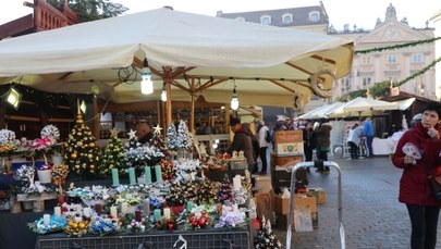 Na krakowskim Rynku Głównym już można poczuć atmosferę świąt Bożego Narodzenia