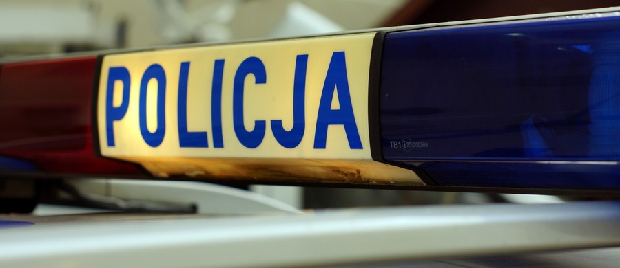 ​Bójka z udziałem policjantów przy rondzie Solidarności w Łodzi. Dwóch mężczyzn napadło na policjantów, na pomoc ruszyło im trzech kolejnych funkcjonariuszy.