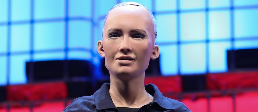 Sophia to pierwszy humanoidalny robot, który otrzymał obywatelstwo w Arabii Saudyjskiej. Android chciałby w przyszłości, by maszyny też mogły mieć rodzinę i przyjaciół. Sophia marzy o córce oraz posadzie ambasadora wiedzy w fundacji premiera Zjednoczonych Emiratów Arabskich.  