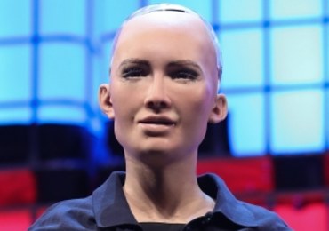 Sophia - pierwszy robot z obywatelstwem - marzy o dziecku