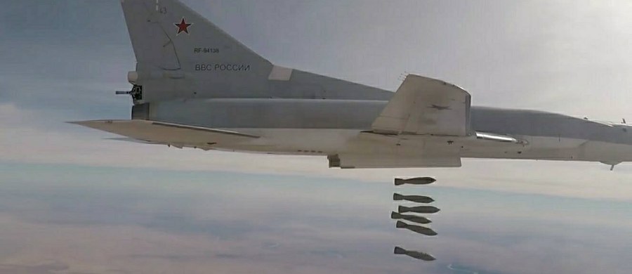​Sześć rosyjskich bombowców Tu-22M3 (oznaczenie zachodnie Backfire) dokonało ataku na cele Państwa Islamskiego na północnym wschodzie Syrii - poinformowało w sobotę rosyjskie ministerstwo obrony.
