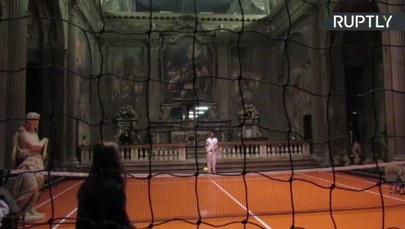 Niezwykła wystawa w Mediolanie. Można zagrać w tenisa w budynku kościoła