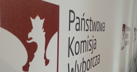 "To upolitycznianie Państwowej Komisji Wyborczej" - tak szefowa Krajowego Biura Wyborczego Beata Tokaj ocenia nowelizację kodeksu wyborczego według pomysłu Prawa i Sprawiedliwości, a konkretnie nowe zasady wyłaniania członków PKW, które mają wejść w życie od 2019 roku. Według Tokaj, wprowadzenie tych zasad oznaczałoby powrót do systemu partyjno-rządowego, który obowiązywał przed 1989 rokiem.