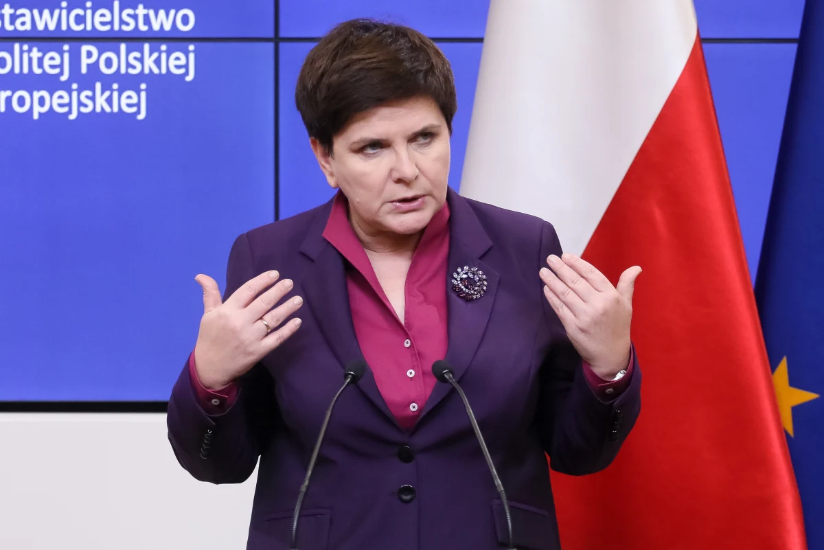 Dobiega końca piąty tydzień od zapowiedzi rekonstrukcji gabinetu premier Beaty Szydło. Zmiany w rządzie miały być ogłoszone w ciągu kilkunastu dni, tymczasem po upływie 34 dni nie tylko do nich nie doszło, ale mamy też pewność, że tych "kilkanaście dni" od 24 października przeciągnie się do grudnia.