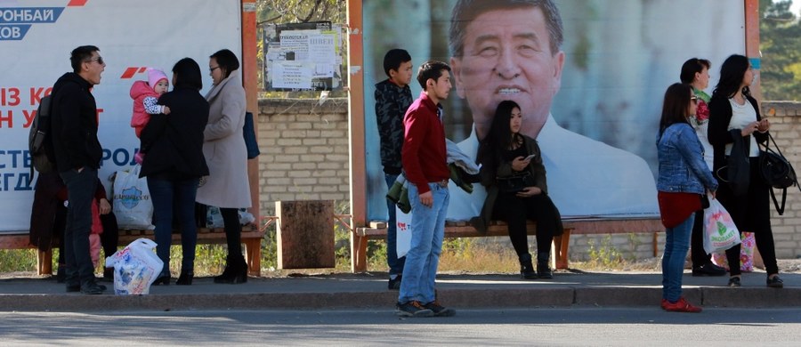 ​Administracje niektórych liceów w Kirgistanie wysyłają swoje uczennice na badania ginekologiczne, by ustalić, czy rozpoczęły już życie seksualne - informują kirgiskie media.