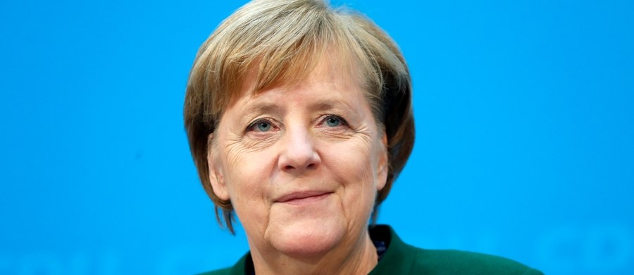 Kanclerz Niemiec Angela Merkel wyraziła gotowość do rozmów z socjaldemokratami (SDP) na temat utworzenia nowego rządu. Zapewniła, że jej partia (CDU) chce te rozmowy prowadzić "poważnie, z zaangażowaniem, rzetelnie".