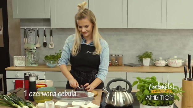 Prezentujemy kolejny odcinek naszego serialu kulinarnego. Tym razem Beata Śniechowska - zwyciężczyni 2. edycji Masterchef - przygotowała dla was wyjątkową karkówkę. Oto jej przepis!


Dokładny przepis znajdziesz tutaj 


Zobacz więcej tutaj