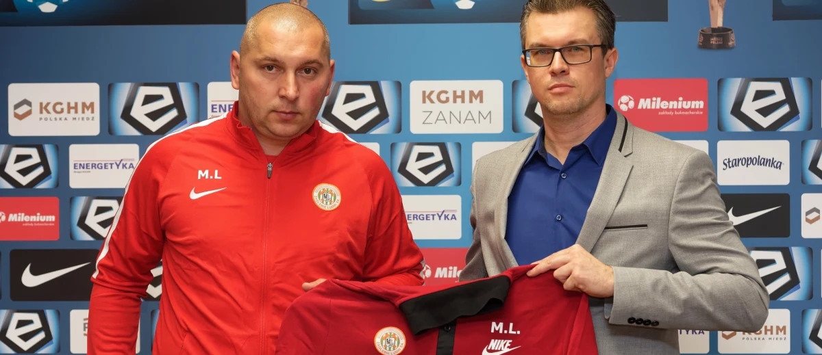 Zarząd klubu KGHM Zagłębie Lubin w poniedziałek po ligowej porażce ze Śląskiem Wrocław (1-0) podjął decyzje o zwolnieniu dotychczasowego trenera Piotra Stokowca. Dzisiaj klub potwierdził, że nowym szkoleniowcem „Miedziowych” został były reprezentant Polski  - Mariusz Lewandowski. 
