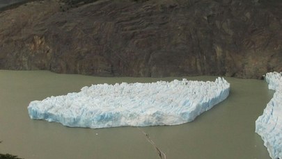 Gigantyczna bryła lodu oderwała się od lodowca Grey w Chile