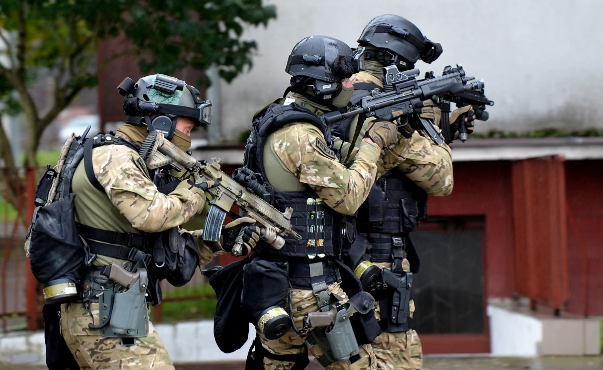 Partnerka prezesa giełdowej spółki ze Śląska uwolniona z rąk porywaczy. Jak dowiedzieli się reporterzy śledczy RMF FM, przestępcy otrzymali rekordowy okup w wysokości 5 milionów złotych. W akcji poszukiwawczej, po której zatrzymano trzech sprawców porwania, brało udział 200 policjantów.