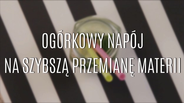 Przemiana materii zwalnia wraz z wiekiem - im jesteśmy starsi, tym większe mamy problemy z wagą, trawieniem i utrzymaniem idealnej sylwetki. Zamiast faszerować się drogimi, często niedziałającymi specyfikami ze sklepów, spróbujcie stosować domowy, lekki napój z ogórka, który pomoże wam przyśpieszyć przemianę materii - to prosty i zdrowy sposób na uporanie się ze zwalniającą przemianą materii!