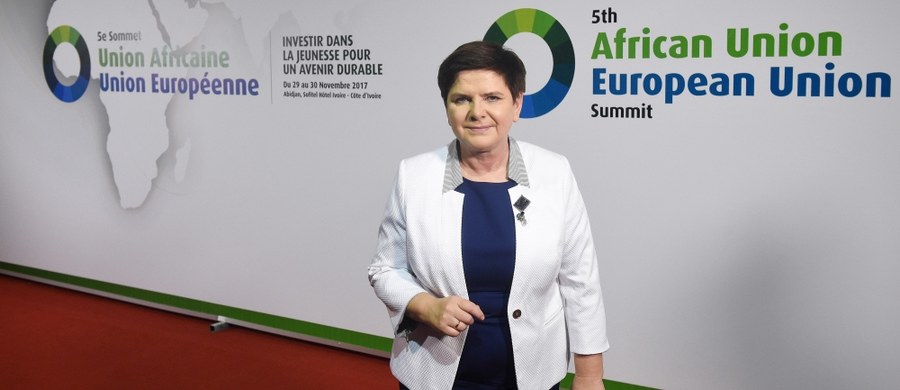 ​Przed rozpoczęciem szczytu UE-Unia Afrykańska w Abidżanie w Wybrzeżu Kości Słoniowej premier Beata Szydło podkreśliła, że jeśli nielegalna migracja z Afryki ma zostać zatrzymana, należy stworzyć tam perspektywę życia i rozwoju, zwłaszcza dla młodzieży.