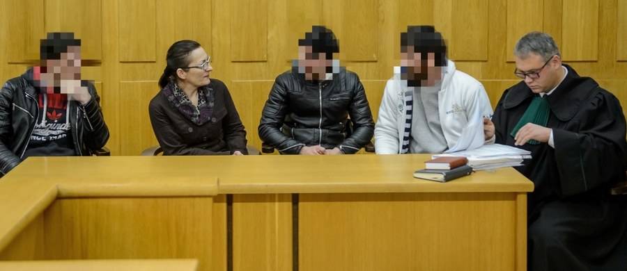 W sądzie w Białej Podlaskiej (Lubelskie) rozpoczął się proces trzech Czeczenów. Mężczyźni są oskarżeni o czynną napaść na funkcjonariuszy Straży Granicznej i kierowanie gróźb wobec nich. Nie przyznali się do winy.