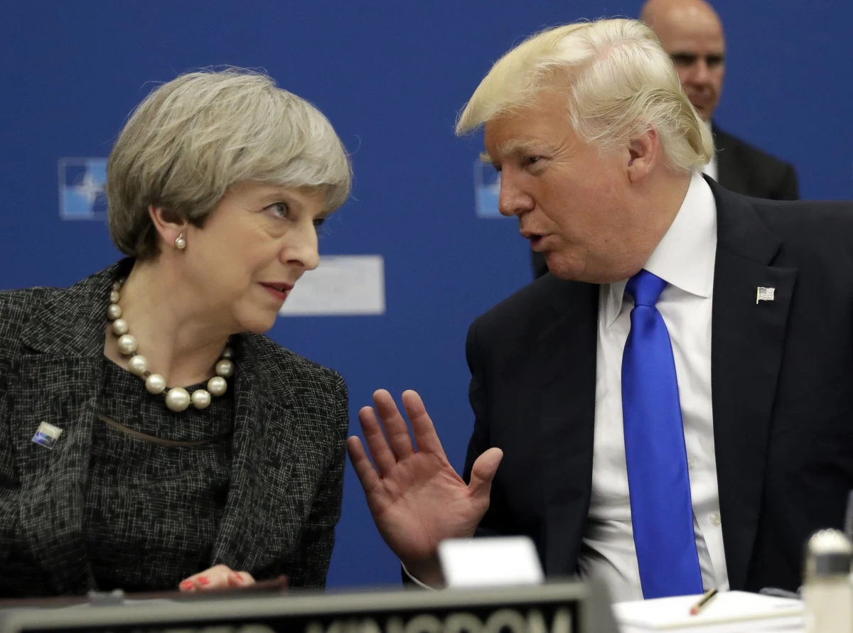 Amerykański prezydent Donald Trump ostro do brytyjskiej premier Theresy May. „Nie skupiaj się na mnie, skup się na zwalczaniu islamskiego terroryzmu w Wielkiej Brytanii” - jedna linijka na Twitterze, a wspomnienie spotkania obojga polityków w Waszyngtonie blednie w podskokach. Theresa May była pierwszym zagranicznym przywódcą, który po wyborach prezydenckich w USA odwiedził Biały Dom. Pamiętnie trzymała Donalda Trumpa za rękę. Teraz - jak podkreślają komentatorzy - oboje zaciskają pieści.