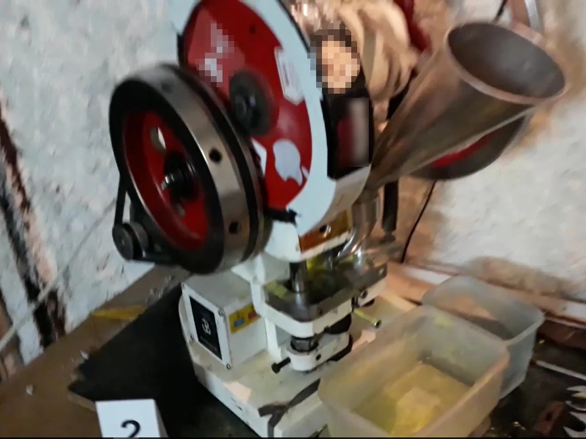 Policjanci użyli broni podczas likwidacji fabryki tabletek ekstazy w Legnicy - dowiedział się reporter RMF FM. Ranny został jeden z podejrzanych. 