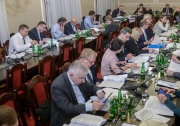 "Oba projekty można jeszcze udoskonalić". Komisja zakończyła pracę nad prezydenckimi propozycjami