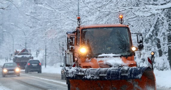 Około 292 tys. odbiorców pozostaje bez prądu po intensywnych opadach śniegu w Polsce - poinformował dyrektor Rządowego Centrum Bezpieczeństwa Marek Kubiak. Zapewnił, że trwają prace naprawcze.