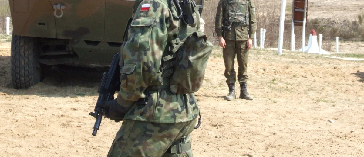 Prokuratura wyjaśnia sprawę śmierci dwóch żołnierzy z bazy lotniczej w Świdwinie w województwie zachodniopomorskim. Dwaj podoficerowie targnęli się na swoje życie w odstępie jednego dnia. Jeden zastrzelił się z broni służbowej w swoim gabinecie. Drugi dzień później powiesił się w rodzinnej miejscowości. 