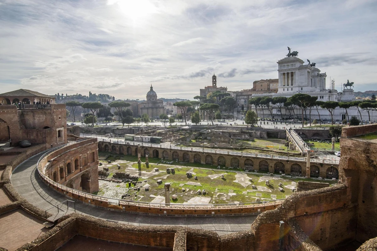 ​Ambasada polska we Włoszech ostrzega przed zagrożeniem terrorystycznym w tym kraju. Polska placówka dyplomatyczna w Rzymie zaapelowała do Polaków o zachowanie szczególnej ostrożności na jarmarkach świątecznych.