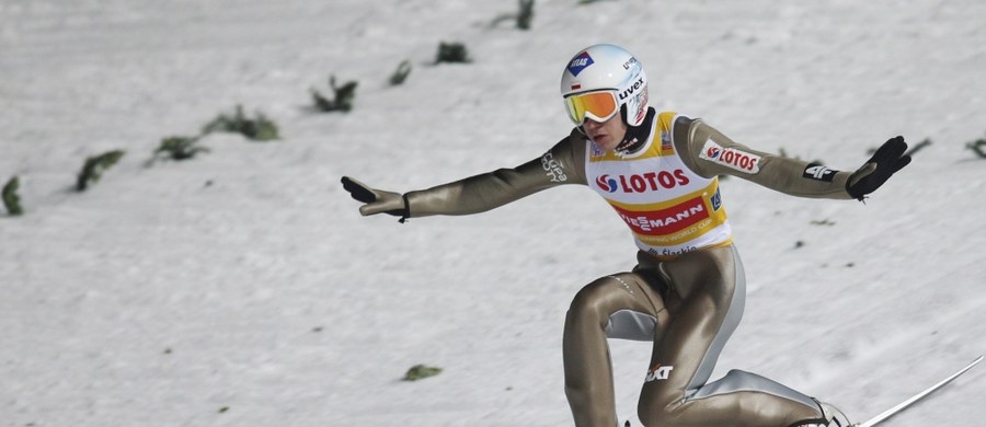 Kamil Stoch zajął siódme, a Maciej Kot ósme miejsce w konkursie Pucharu Świata w skokach narciarskich w Niżnym Tagile. Wygrał Niemiec Andreas Wellinger, drugi był sobotni triumfator i lider klasyfikacji generalnej jego rodak Richard Freitag, a trzeci Austriak Stefan Kraft.