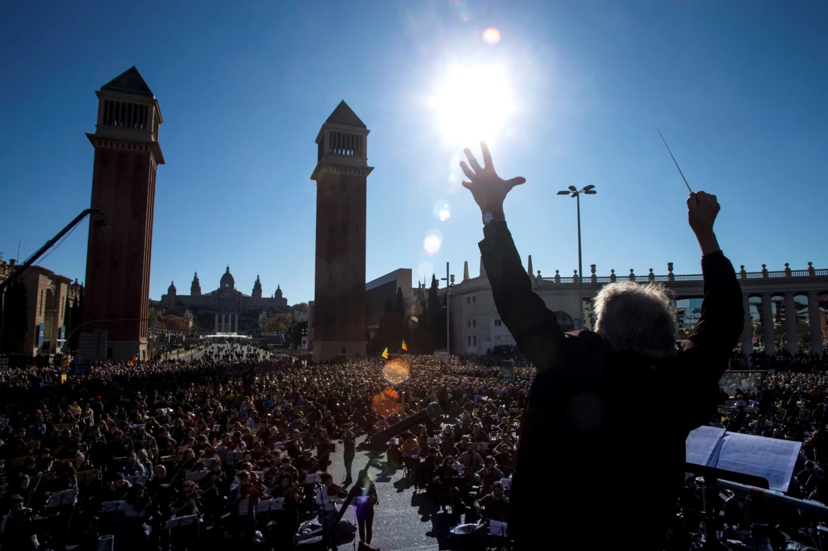 Kilkadziesiąt tysięcy Katalończyków wzięło udział w sobotnio-niedzielnych koncertach w Barcelonie będących formą protestu przeciwko aresztowaniu przez Madryt proniepodległościowych polityków i działaczy społecznych.