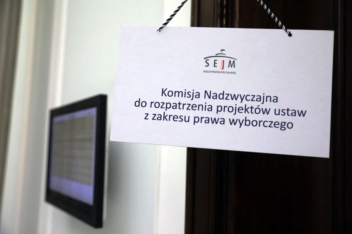 Najważniejsi politycy PiS rozważają możliwość odejścia od bezpośrednich wyborów na wójtów, burmistrzów i prezydentów miast. Jak dowiedział się reporter RMF FM Patryk Michalski, taka poprawka może zostać zgłoszona podczas drugiego czytania nowelizacji kodeksu wyborczego.Takie na razie są plany partii rządzącej, przed przyszłorocznymi wyborami samorządowymi. 