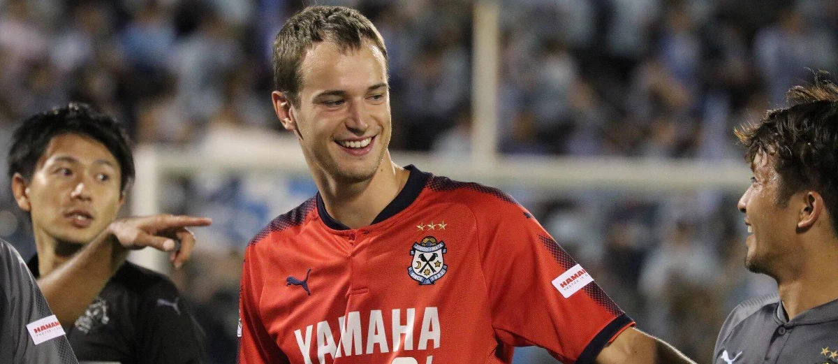 „Japonia jest bardzo niedoceniana w Polsce, głównie z powodu niewiedzy. Niewiele wiemy na jej temat i nie mamy możliwości oglądania ich spotkań. (…) W tej drużynie są bardzo dobrzy zawodnicy, którzy grają w mocnych klubach” - mówi Krzysztof Kamiński, który od trzech sezonów gra w japońskiej drużynie Jubilo Iwata. W tym sezonie ze swoim zespołem zajął 6. miejsce w lidze i został nominowany do nagrody Bramkarza Roku w Japonii. Jaki wynik na mundialu będzie dla Japończyków sukcesem, dlaczego towarzyszki mecz z Koreą Południową nie jest dobrym pomysłem i czy udzielił już wywiadu po japońsku? O tym wszystkim opowiada w wywiadzie z dziennikarzem RMF FM.