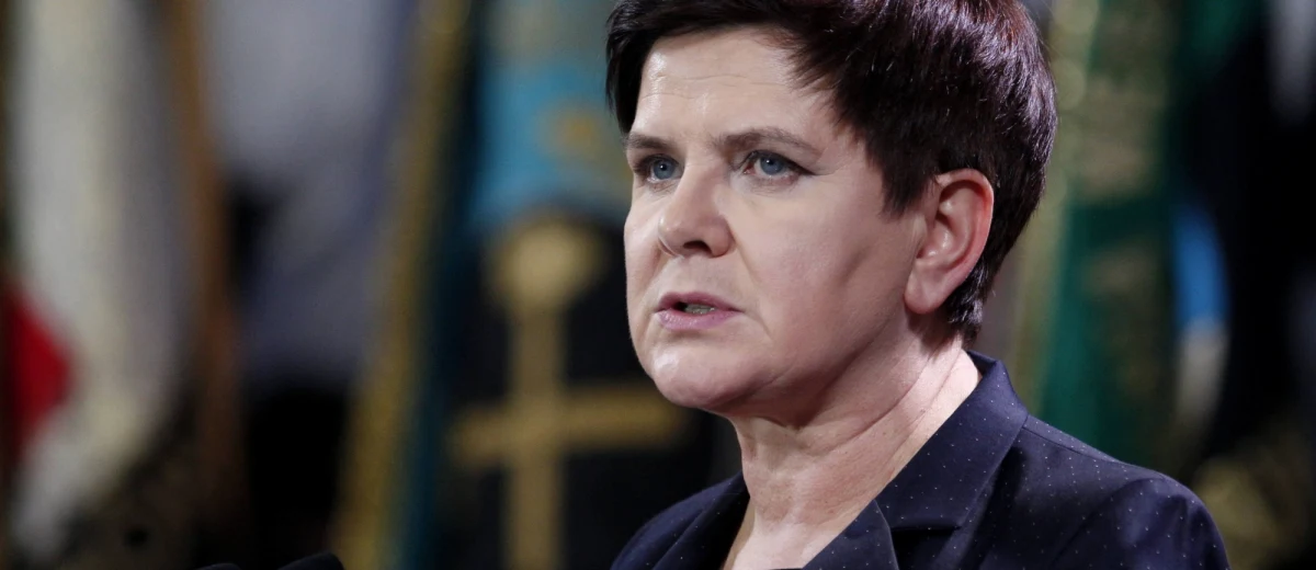 "Bez względu na wszystko najważniejsza jest Polska" - to pierwsze zdanie tajemniczego wpisu Beaty Szydło na Twitterze, który pojawił się na oficjalnym koncie szefowej rządu po północy. Wczoraj wieczorem reporter RMF FM ujawnił najnowszy scenariusz rekonstrukcji rządu autorstwa Jarosława Kaczyńskiego. Według planów  prezesa PiS-u to Mateusz Morawiecki już niedługo zastąpi obecną premier. 