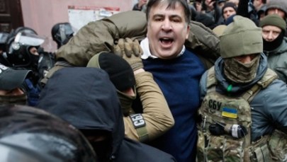 Saakaszwili siłą ściągnięty z dachu i zatrzymany. Z rąk policjantów odbili go zwolennicy