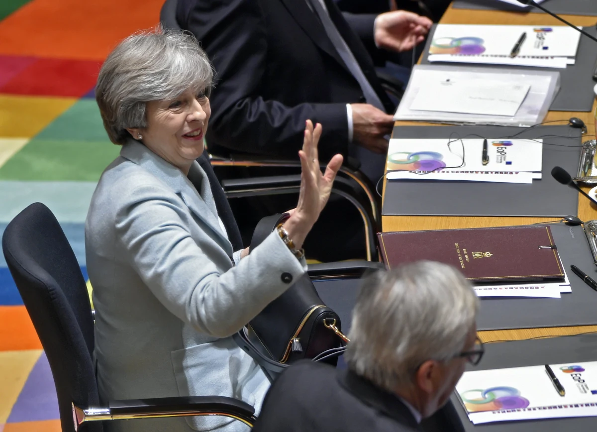 Brytyjskie służby bezpieczeństwa udaremniły spisek, który miał doprowadzić do śmierci premier Wielkiej Brytanii Theresy May - twierdzi telewizja Sky News. Według jej źródeł, atak na Downing Street miał mieć podłoże islamistyczne. W ubiegłym tygodniu policja aresztowała dwóch mężczyzn, których oskarżono o przygotowywanie aktów terroru. W środę 20-letni Naaimur Zakariyah Rahman z Londynu i 21-letni Mohammed Aqib Imran z Birmingham mają stanąć przed sędzią śledczym.