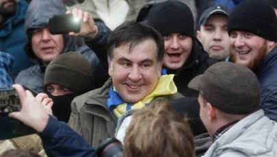 Szturm policji na zwolenników Saakaszwilego. Polityk nawołuje do impeachmentu Poroszenki
