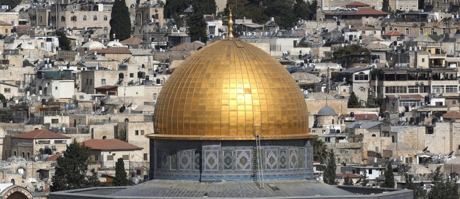 Decyzja USA o uznaniu Jerozolimy za stolicę Izraela pogrąży Bliski Wschód i świat w "pożodze bez końca" - oświadczył w środę rzecznik tureckiego rządu.